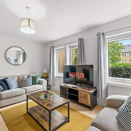 Chic York Getaway - Pool Table - Free Street Parking York