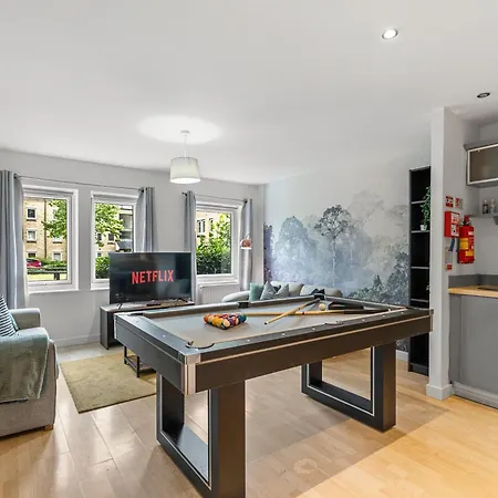 Chic York Getaway - Pool Table - Free Street Parking * York
