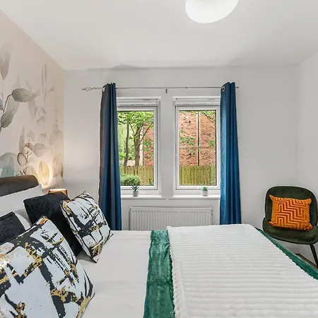 Chic York Getaway - Pool Table - Free Street Parking York