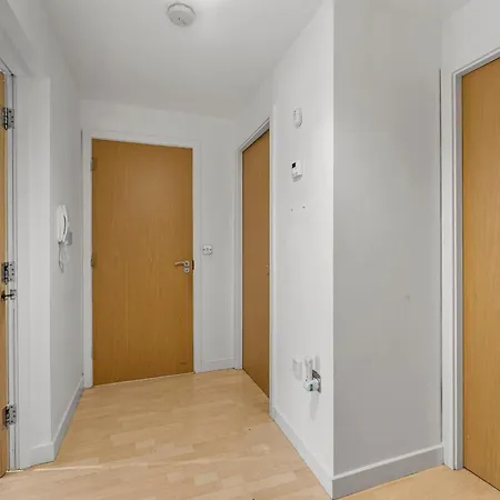 Chic Getaway - Pool Table - Free Street Parking *