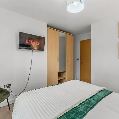 Daire Chic Getaway - Pool Table - Free Street Parking *