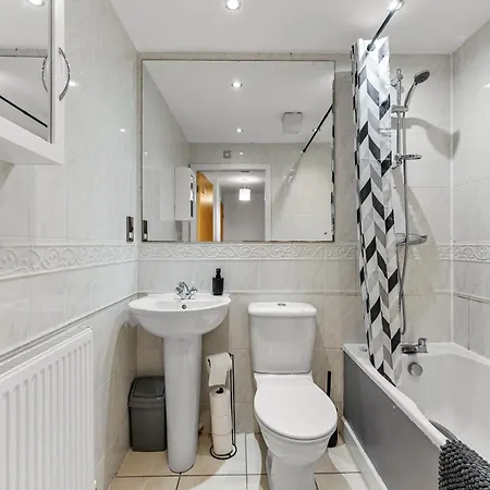 Chic Getaway - Pool Table - Free Street Parking York