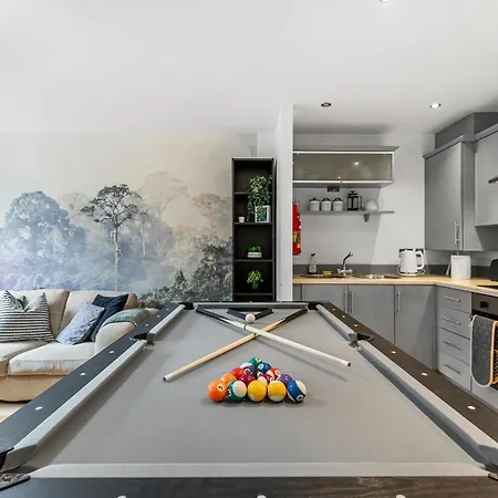 아파트 Chic Getaway - Pool Table - Free Street Parking